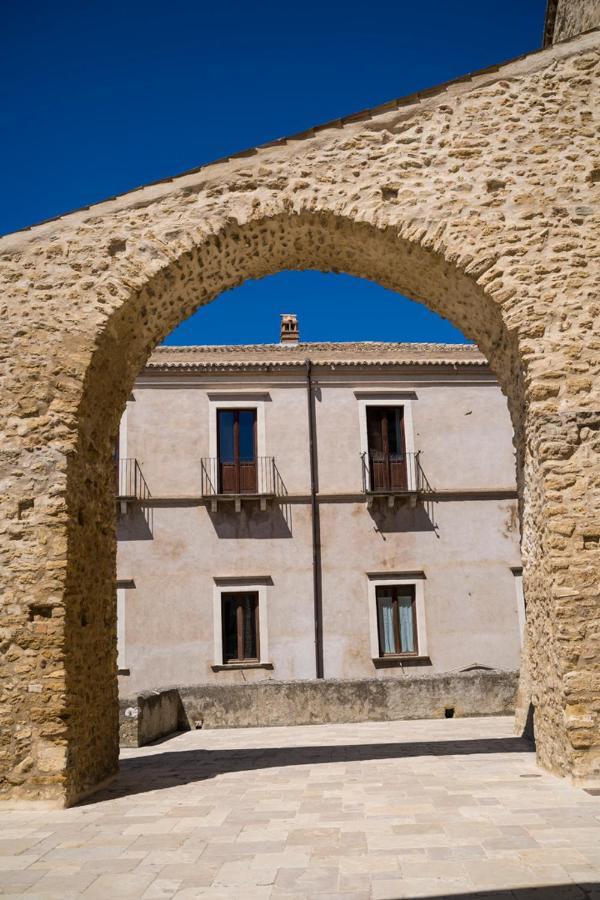Palazzo Laureano - Dimora Storica Ξενοδοχείο Tricarico Εξωτερικό φωτογραφία